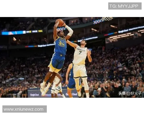 勇士队与灰熊队激战加时赛争夺季后赛关键胜利的精彩瞬间